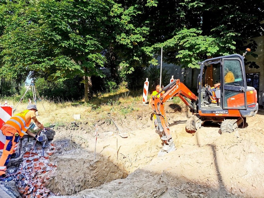 Rogatka w Kaliszu. Ruszyła przebudowa schodów na cmentarz