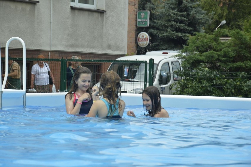 Odkryte baseny w Łowiczu czekają na chętnych (Zdjęcia)