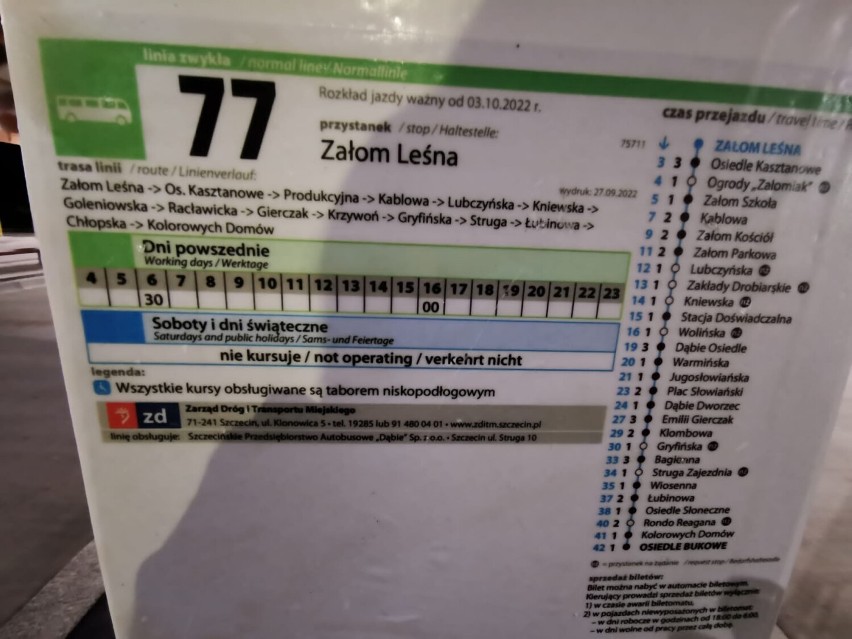 Odjazdy autobusów z dworca PKS. Dodatkowe kursy linii 77 i 96 do Załomia