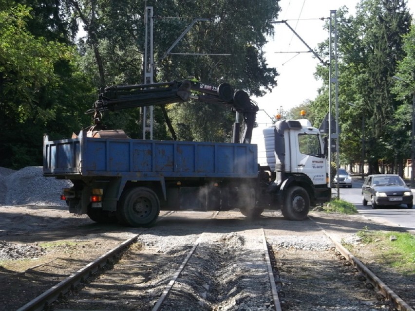 Tramwaje na Oporów wrócą we wrześniu (ZDJĘCIA)