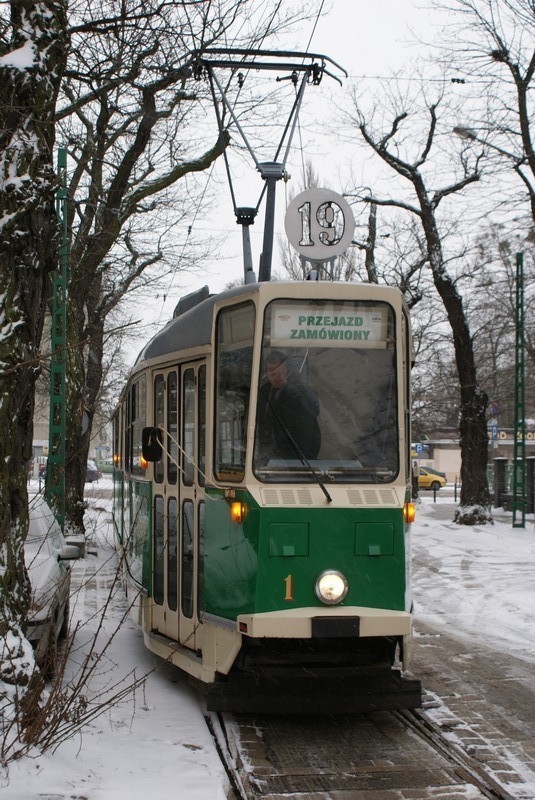 Poznań na szynach. Zwiedzali miasto zabytkowym tramwajem [ZDJĘCIA]