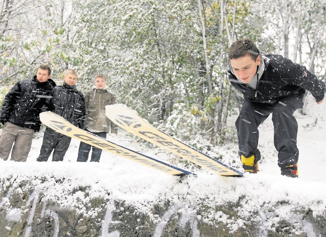 Pasjonaci skoków narciarskich mają nadzieję, że uda się wyremontować skocznię