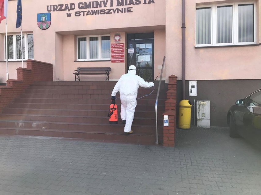 Strażacy z OSP Stawiszyn dezynfekowali przystanki i gminne budynki ZDJĘCIA