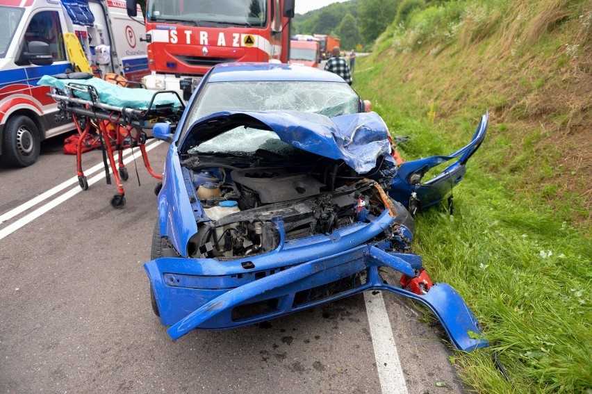 Wypadek koło Przemyśla. W Babicach citroen zderzył się z golfem. Ranne zostały trzy osoby [ZDJĘCIA]