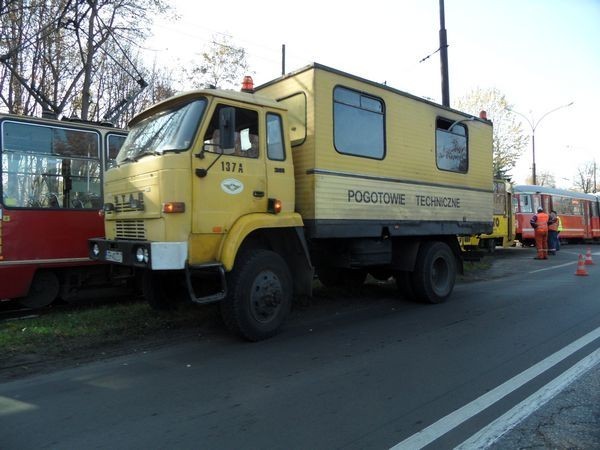 O krok od wypadku tramwajowego. Sznycel znowu wypadł z torów [ZDJĘCIA]