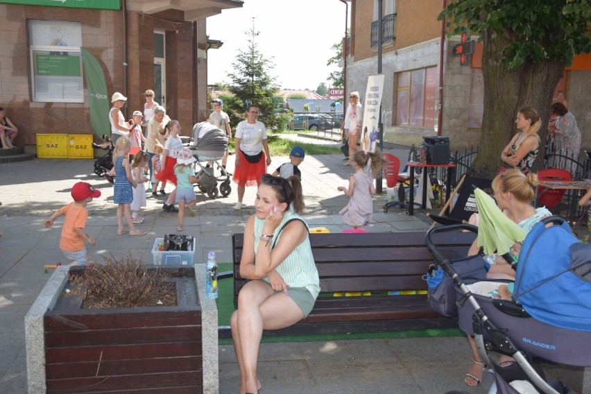 Odwiedzajcie Letnią Czytelnię przy ul. Staromiejskiej w Lęborku. Działa w każdy wakacyjny czwartek