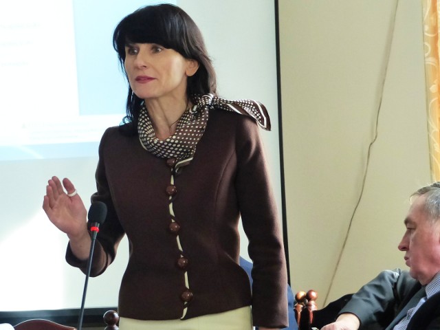 Jadwiga Sobańska, burmistrz Złoczewa, dorabia w prywatnej szkole