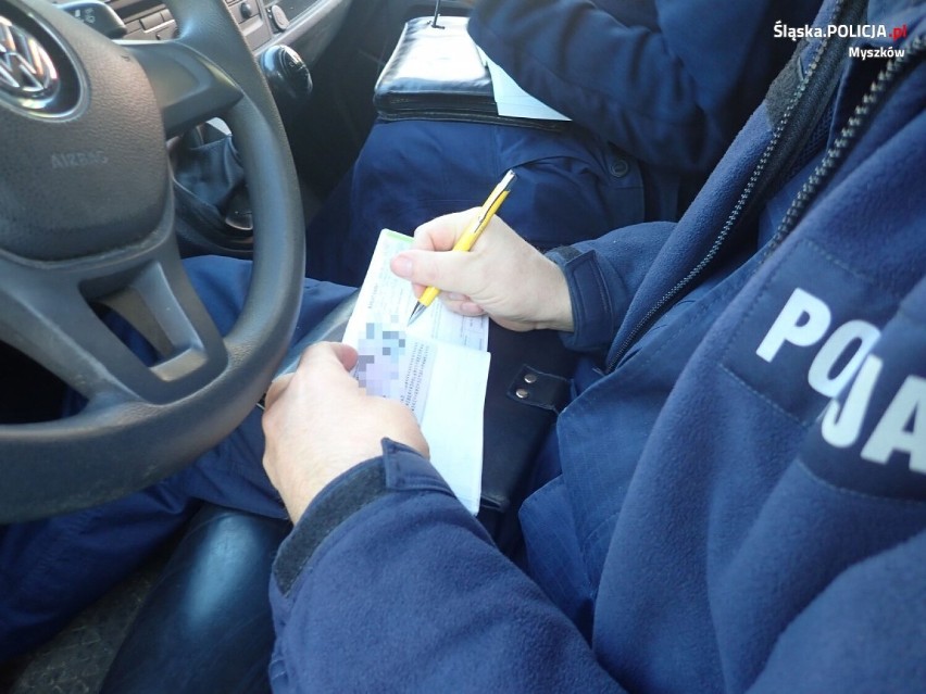Myszkowska policja sprawdza czy zakładamy maseczki. Mandaty za  nieprzestrzeganie przepisów
