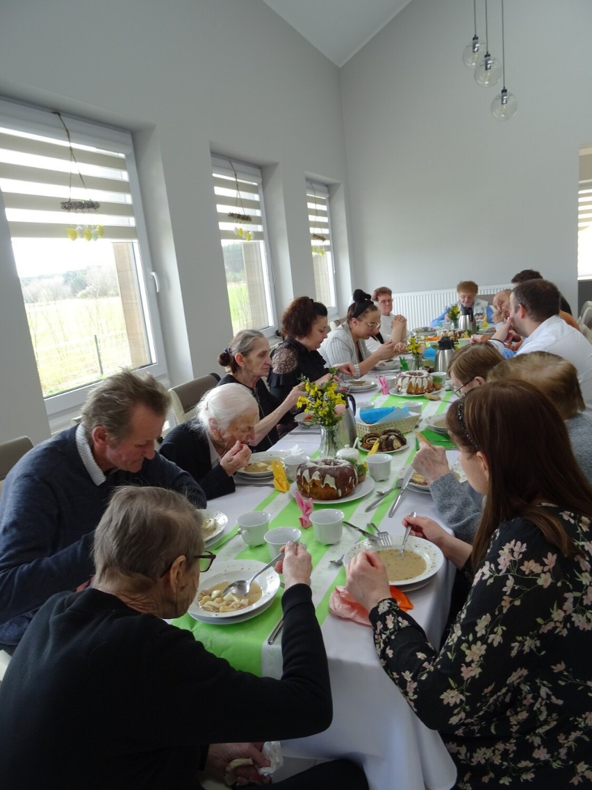 Śniadanie Wielkanocne 2024 w Środowiskowym Domu Samopomocy w Kolonii Raduckiej 