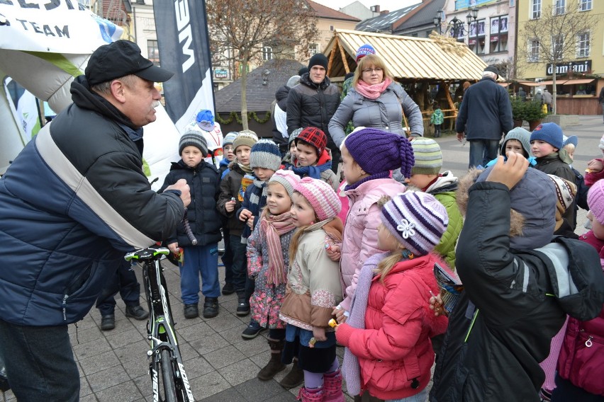 Święta w Rybniku: Na rynku dzieciaki budują igloo z pianek. Będzie też klaun!