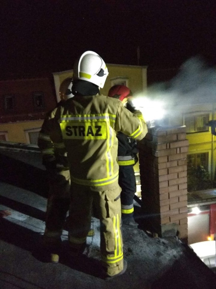 Na ratunek karetce i pożar w  kominie: dwie nocne akcje OSP Kłecko