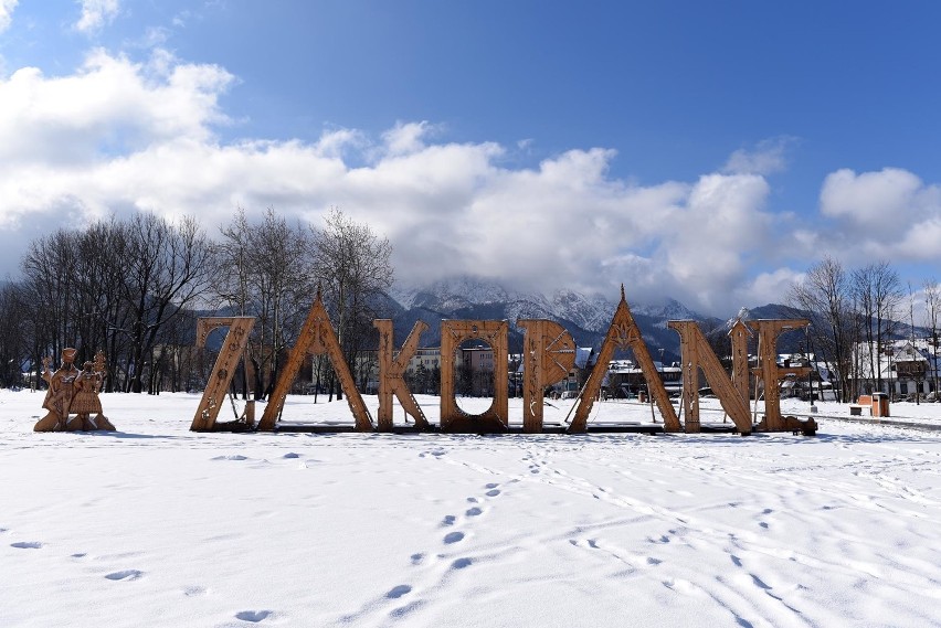 Najpierw wichura, potem atak zimy. Zakopane znów pod śniegiem