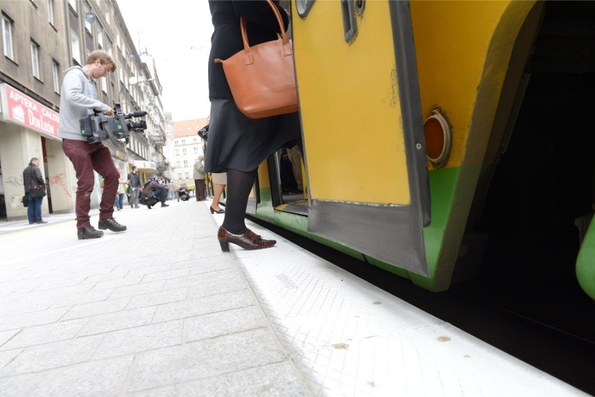 Przystanki wiedeńskie umożliwiają wejście do tramwaju z...