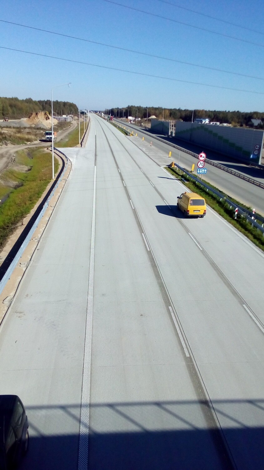 Kolejne udogodnienia na budowie autostrady A1 Kamieńsk-Piotrków. Przekazanie do ruchu 2 odcinków jezdni zachodniej. ZDJĘCIA