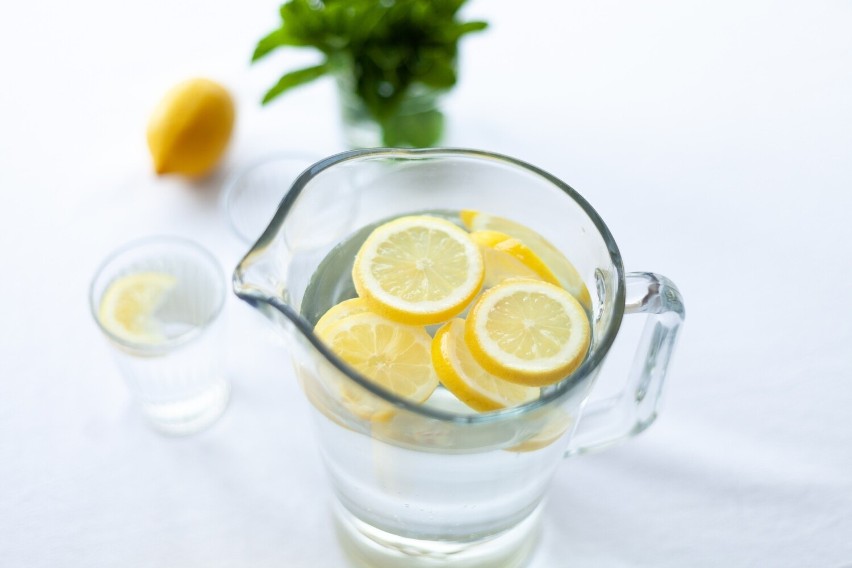 Cytryna to najpopularniejszy dodatek do wody. Woda z cytryną...