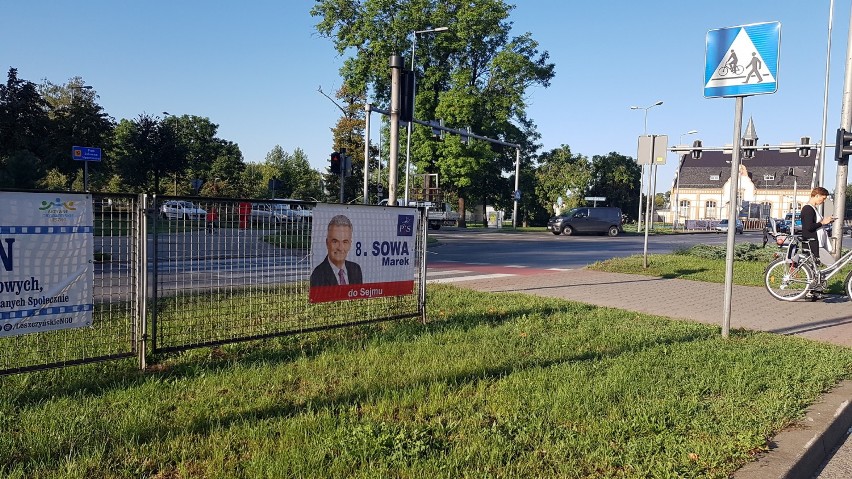 Banerowa akcja wyborcza w Lesznie ruszyła. Miasto będzie monitorować, czy wiszą zgodnie z zaleceniami 