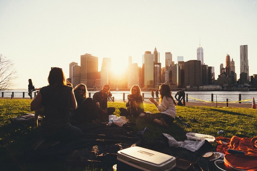 "Tu jest Park" - Piknik plenerowy przy Stawie Służewieckim. Darmowe wydarzenie w Warszawie na weekend