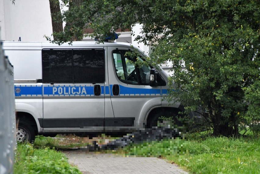 Śmierć na osiedlu w Kielcach. Co się wydarzyło? Policjanci badają sprawę