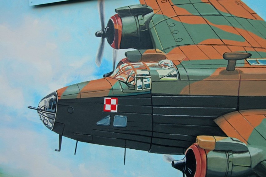 Nowe Skalmierzyce. Powstał mural ku czci lotników