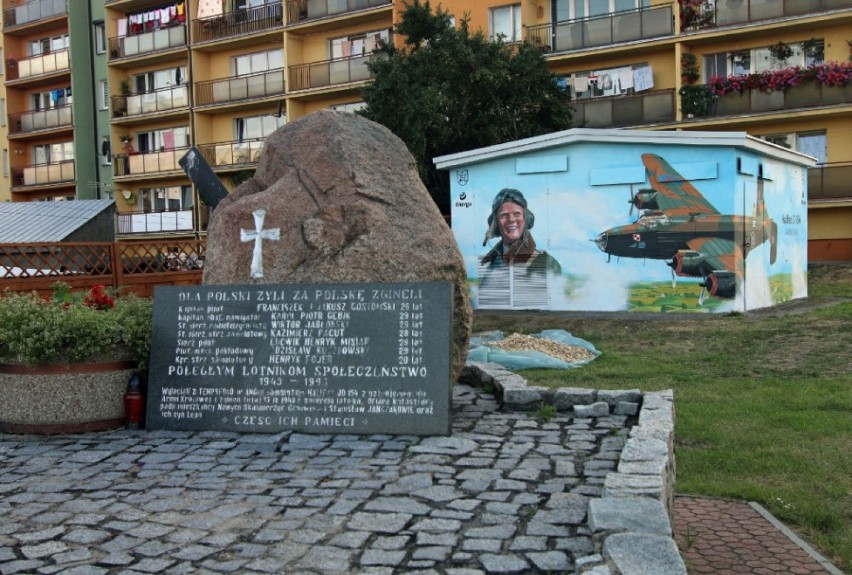 Nowe Skalmierzyce. Powstał mural ku czci lotników