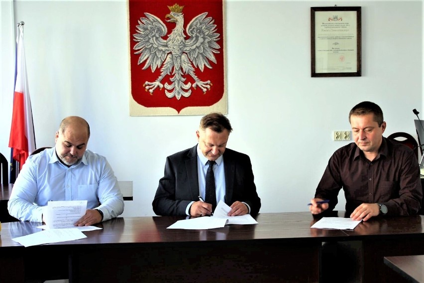 Podpisanie umowy na remont drogi powiatowej: Staniewice - Wrześnica