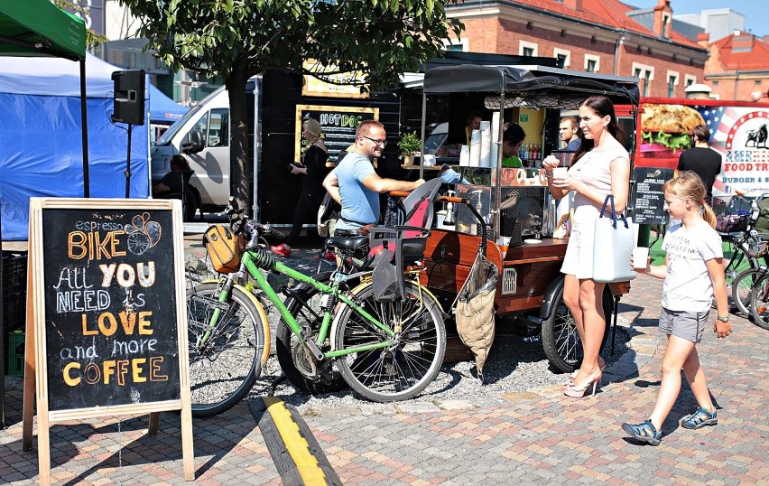 Zlot foodtrucków przed Galerią Kazimierz w Krakowie [ZDJĘCIA]