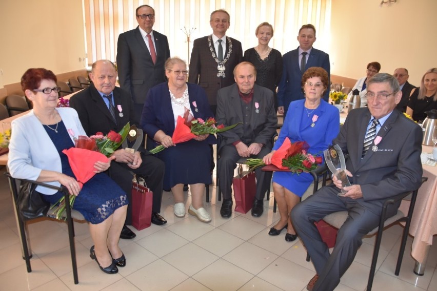 Trzy pary z gminy Damasławek świętowały jubileusze 50-lecia małżeństwa. Zobacz zdjęcia z uroczystości 