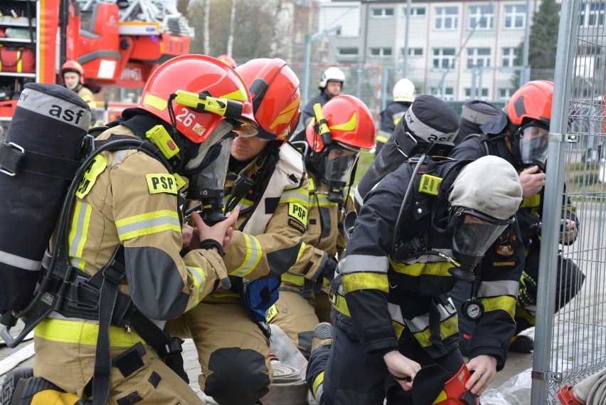 Strażacy z KP PSP w Radomsku podsumowali 2022 rok. Pożary to jedna trzecia zdarzeń. ZDJĘCIA