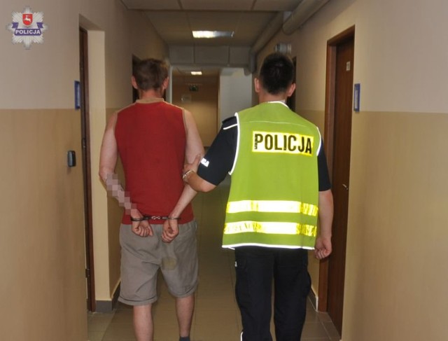 Policjanci zatrzymali 30-letniego mieszkańca gminy Leśniowice, który według ustaleń śledczych pił z 52-latkiem alkohol