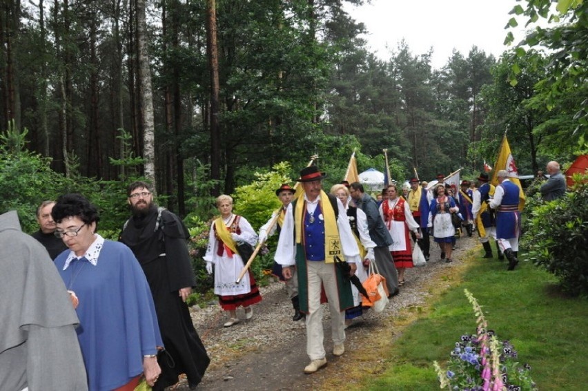 Pielgrzymi w drodze na Świętą Górę Polanowską, III Odpust...