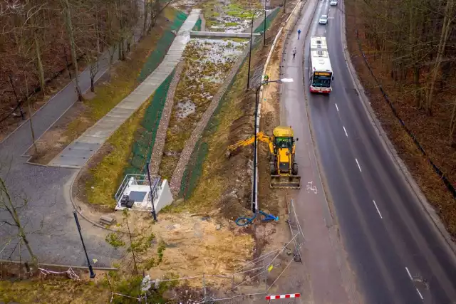 Inwestycja realizowana przy ul. Jaśkowa Dolina generuje kolejne kłopoty na drogach. Tak plac jej budowy wyglądał w marcu tego roku.