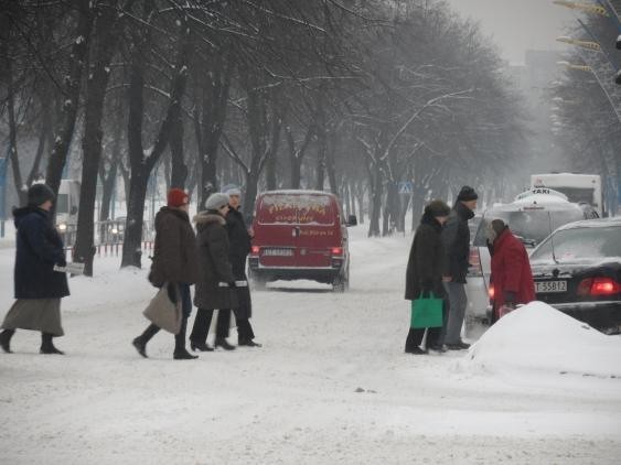 Aleja Niepodległości przy skrzyżowaniu z ulicą Grota...