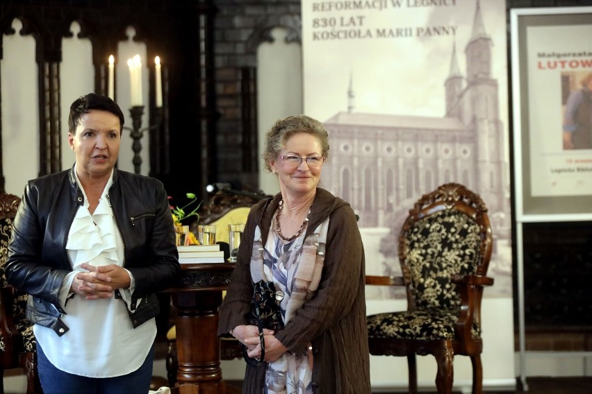 Legnica: Spotkanie z Małgorzatą Lutowską, autorką książki „Powierzony klucz”, zobaczcie zdjęcia
