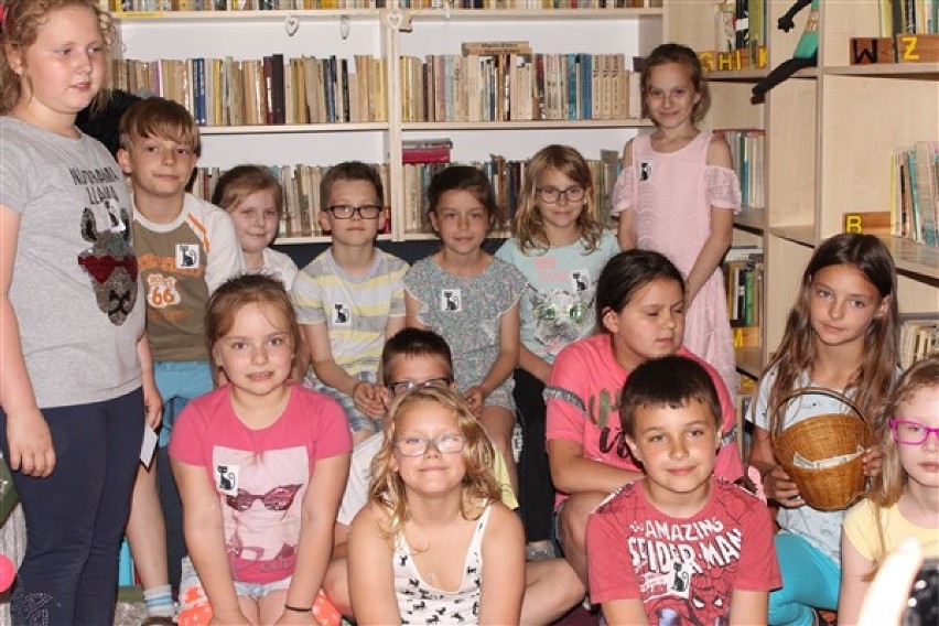 Uczniowie w komnatach tajemnic - akcja "Cała Polska czyta dzieciom" w szkole w Wicku
