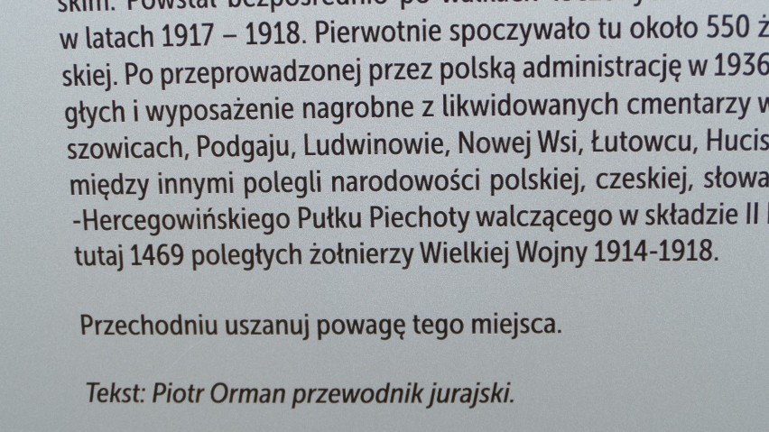 Znicze na grobach żołnierzy z I wojny światowej na cmentarzu w Kotowicach ZDJĘCIA