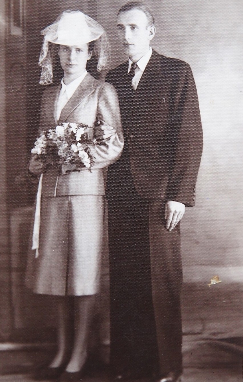 Tak wyglądała młoda para, która pobrała się w czasie wojny