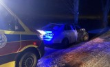 Samochód osobowy uderzył w drzewo w Lichnowach. Autem jechała 5-osobowa rodzina