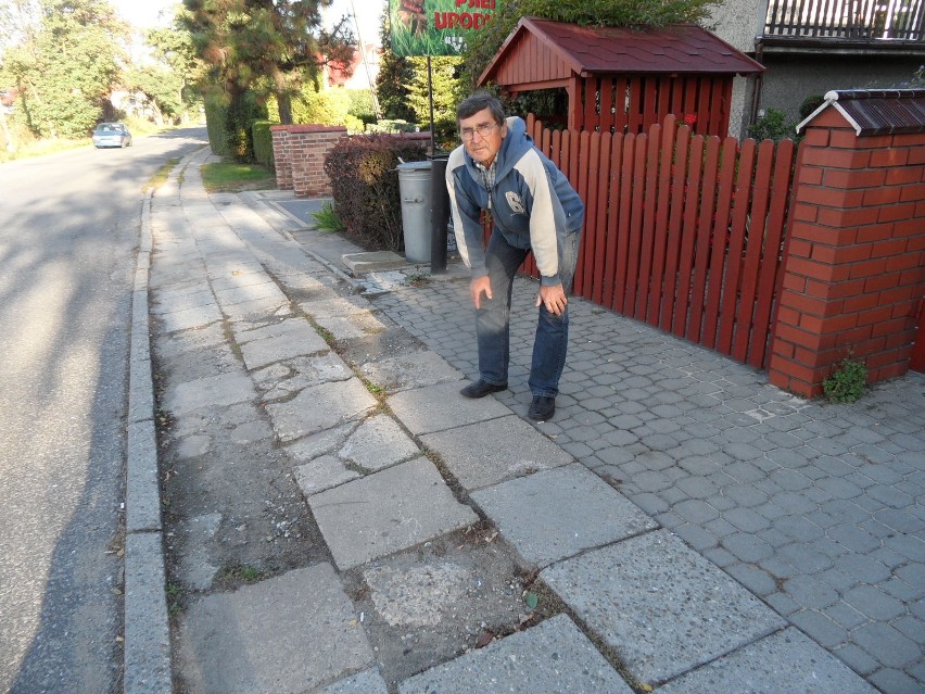 Wiele chodników w Żorach jest w fatalnym stanie, a o remonty trudno.
