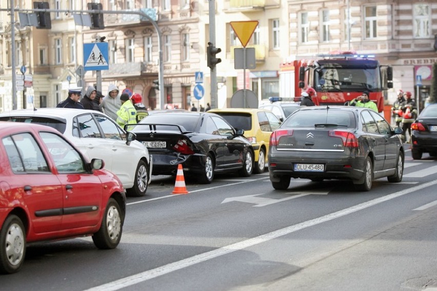 Wypadek na ulicy Wrocławskiej w Legnicy [ZDJĘCIA]