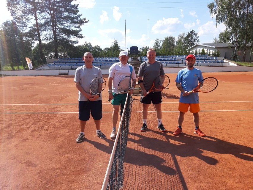 Czarne. Tenis ziemny. Aż cztery pary na finiszu rozgrywek z realną szansą na mistrzowski tytuł