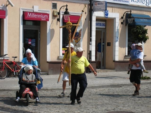 Pielgrzymi z Gdańska przeszli przez Sieradz [zdjęcia]