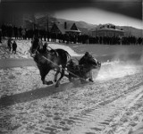 Zakopane. Zobacz, jak w latach 50. górale organizowali konne wyścigi na śniegu [ARCHIWALNE ZDJĘCIA]