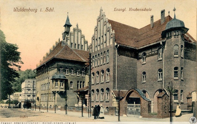 Tak przed II wojną światową wyglądał budynek II Liceum Ogólnokształcące im. Hugona Kołłątaja w Wałbrzychu.