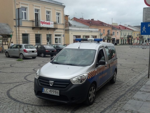 Straż Miejska w Chełmie - na pl. Łuczkowskiego nagminnie parkują te same osoby.