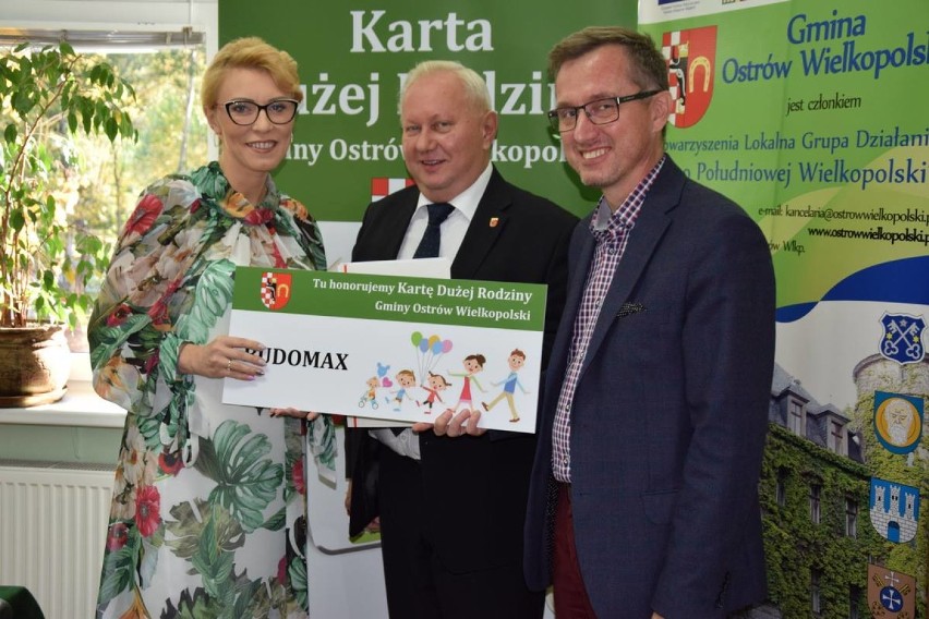 Kolejni przedsiebiorcy dołączyli do Karty Dużej Rodziny gminy Ostrów Wielkopolski