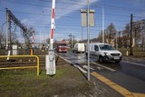 Bydgoszcz. Bezpieczniej na przejazdach kolejowych. To akcja PKP PLK "Bezpieczny przejazd - Szlaban na ryzyko"
