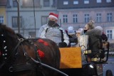 Czuć magię świąt! Przejazdy bryczką i świąteczne iluminacje we Lwówku