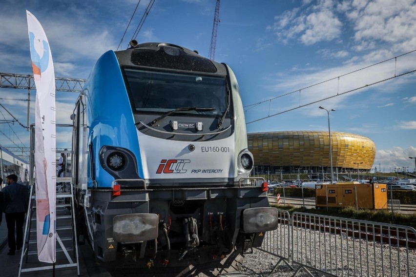 Pomorze. PKP Intercity prezentuje ofertę wakacyjną. W tym roku będzie więcej pociągów. Krótsze podróże między Wrocławiem a Trójmiastem 
