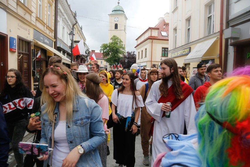 Barwny korowód przeszedł przez Rzeszów. Tak studenci rozpoczęli KultURalia 2019!