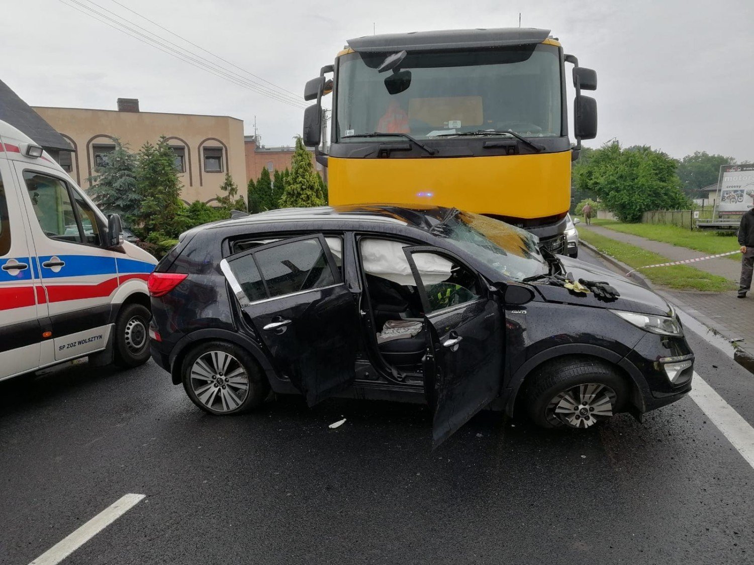 Wypadek w Rakoniewicach. Samochód ciężarowy zderzył się z